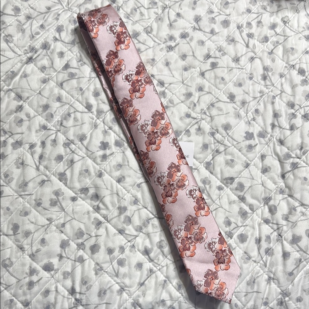 Elegant Floral Pink Tie